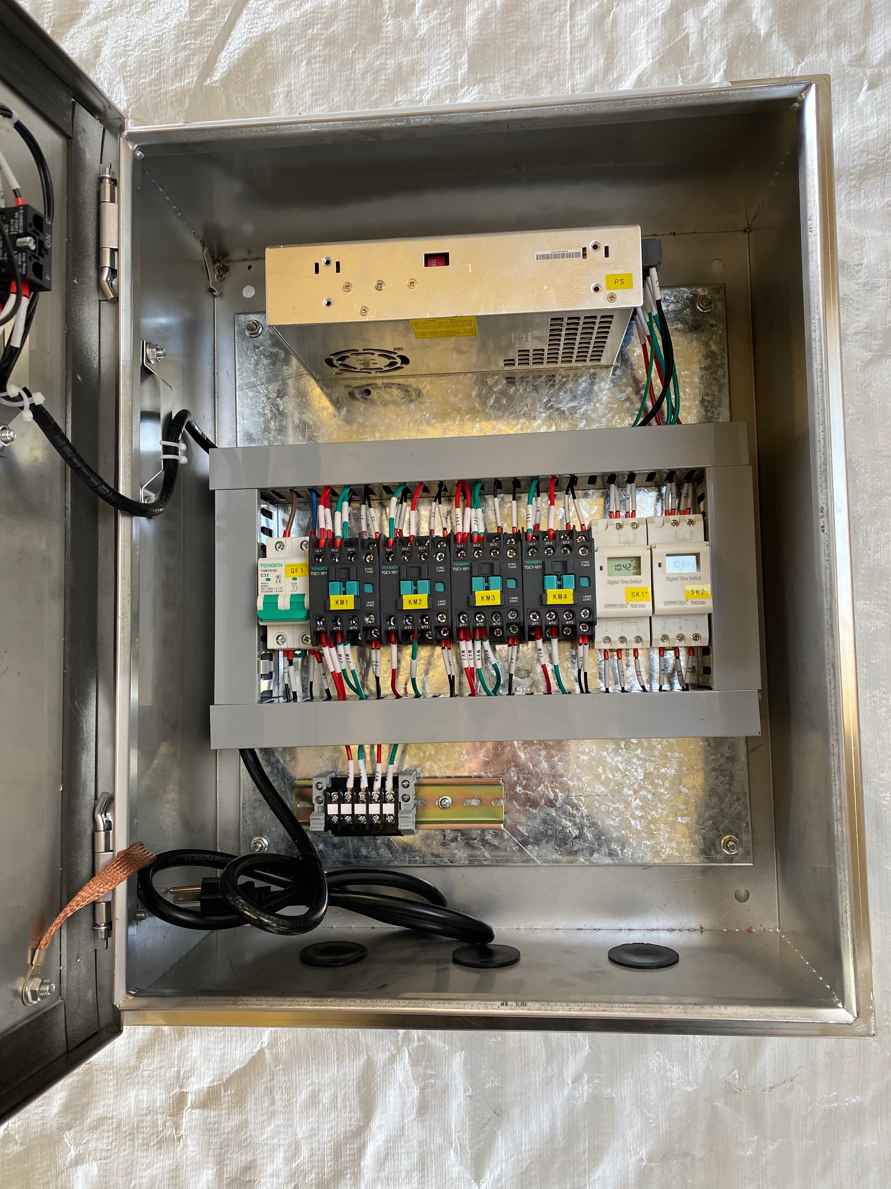 Automated Light Dep Greenhouse Blackout Plastic Rollup Motor Controller with Digital Timer. This Controller Controls 2 Motors